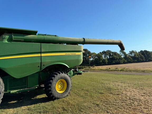 Photo of 2013 John Deere S690