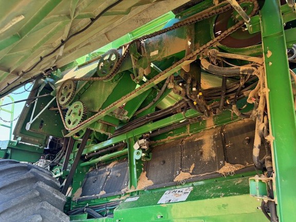 Photo of 2013 John Deere S690