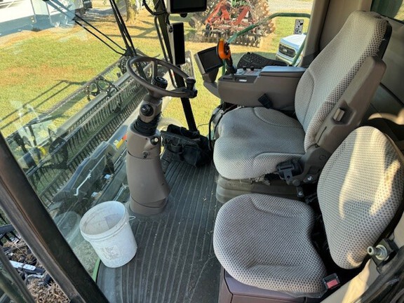 Photo of 2013 John Deere S690