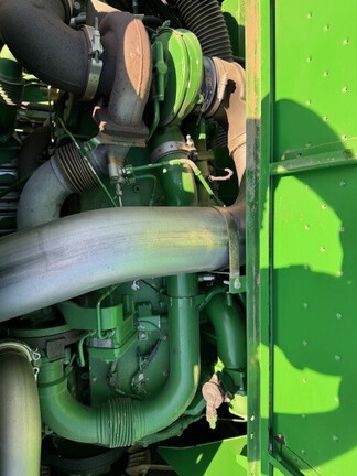 Photo of 2013 John Deere S690