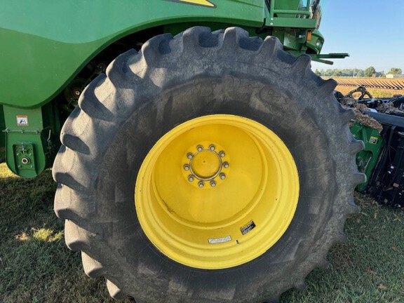 Photo of 2013 John Deere S690