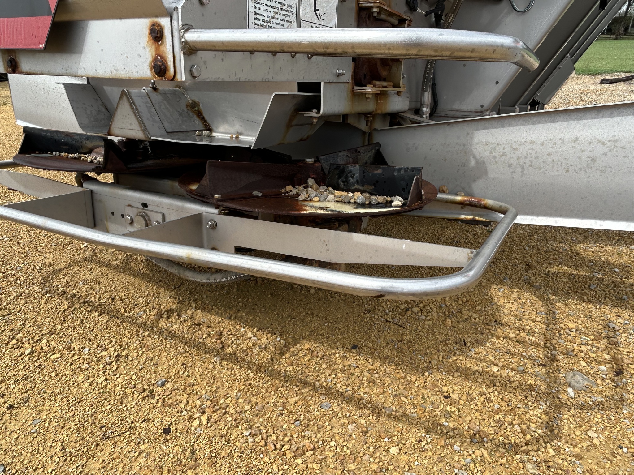   New Leader NL300G4-11 at Heritage Tractor in Dixon, IL