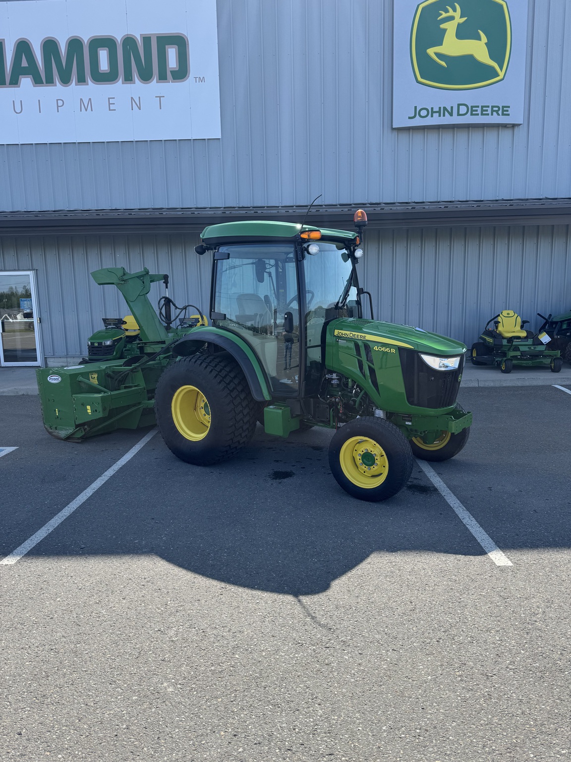 2022 John Deere 4066R Image 6