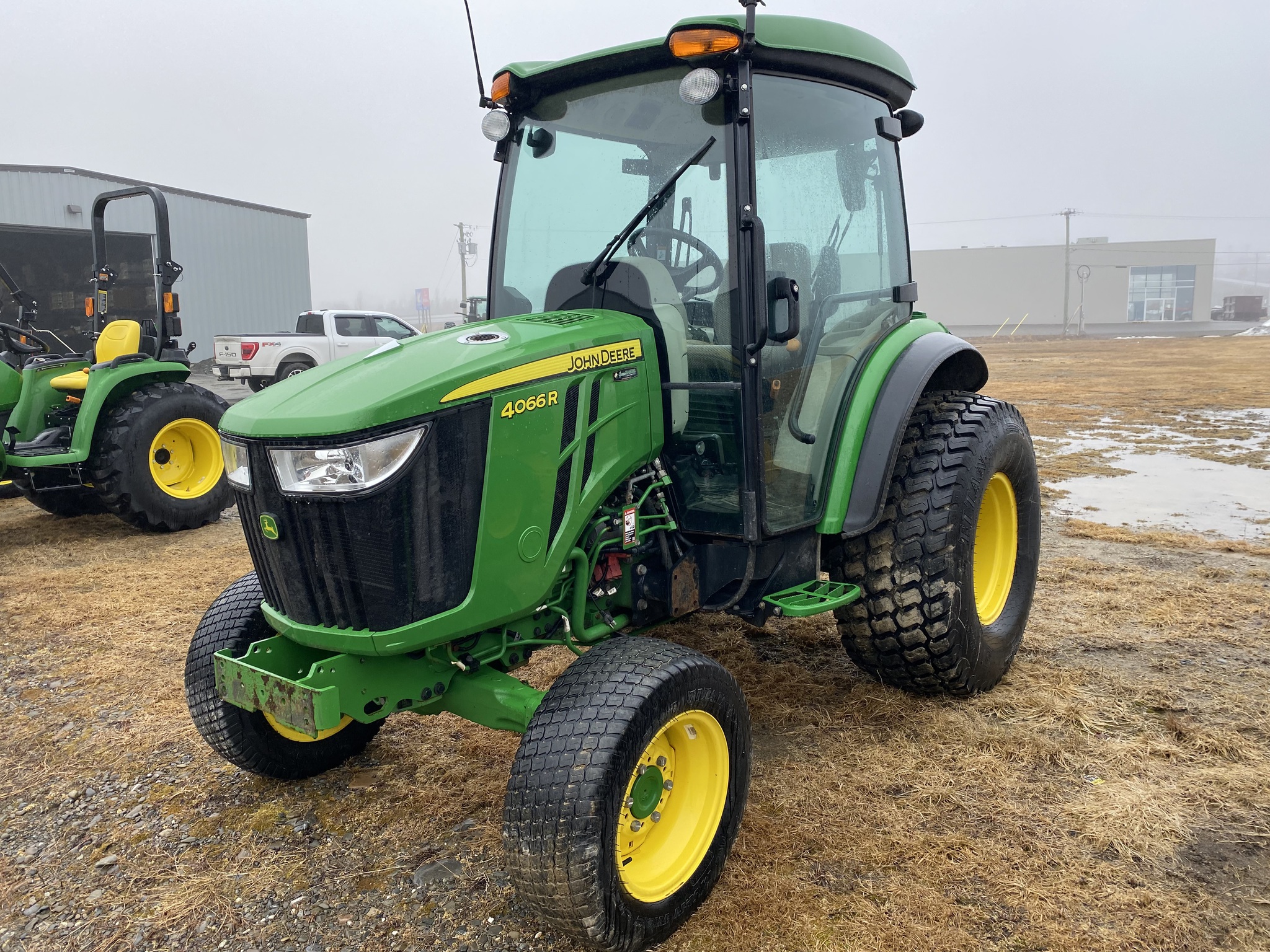 2022 John Deere 4066R Image 22