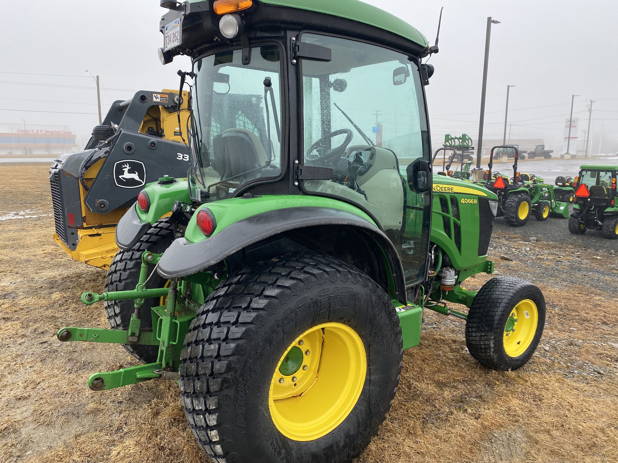 2022 John Deere 4066R Image 32