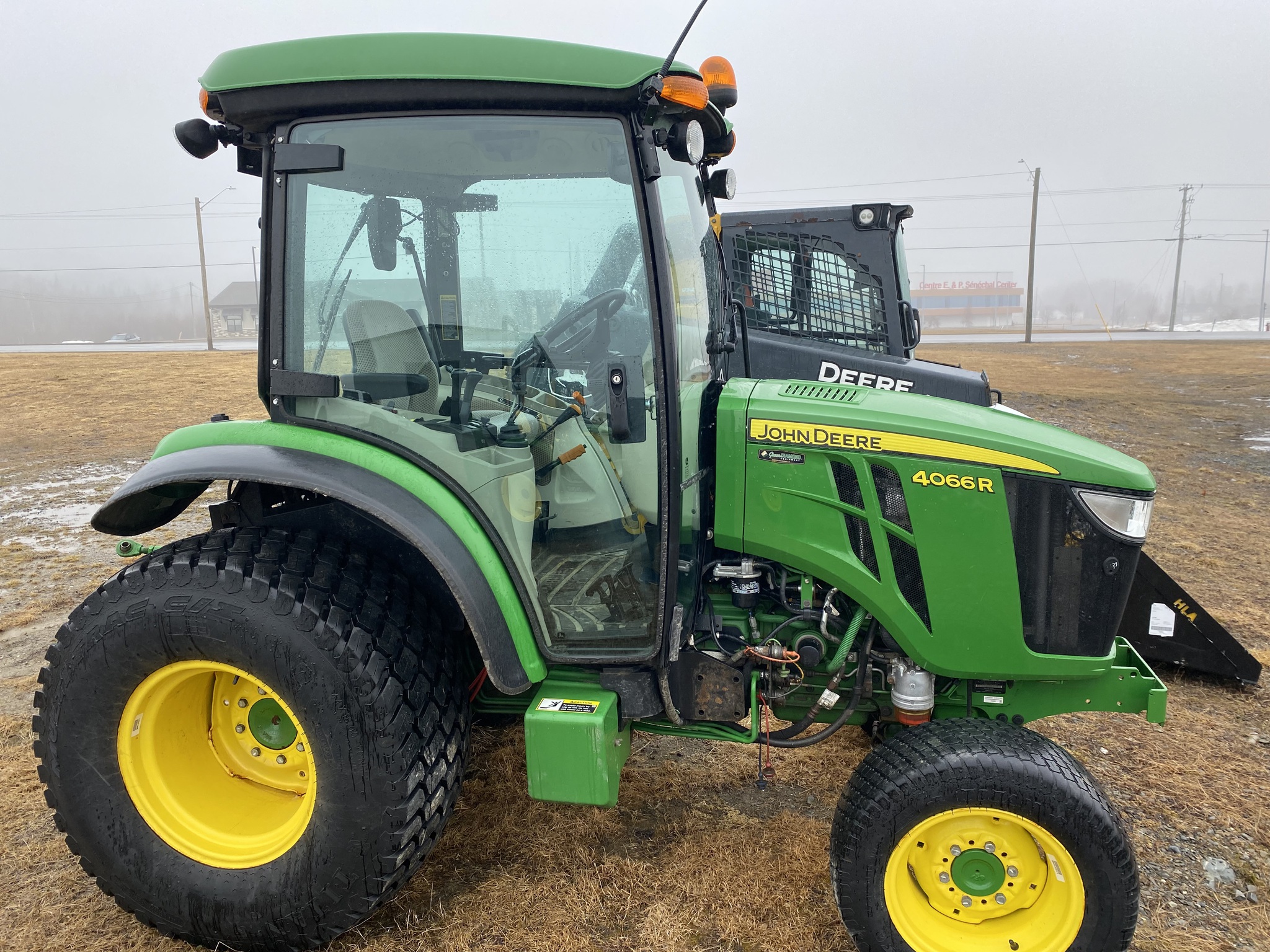 2022 John Deere 4066R Image 33
