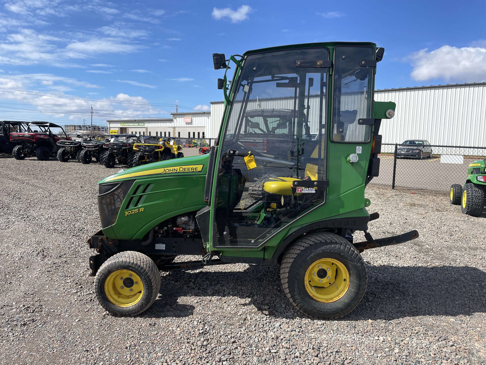 2015 John Deere 1025R Image 2