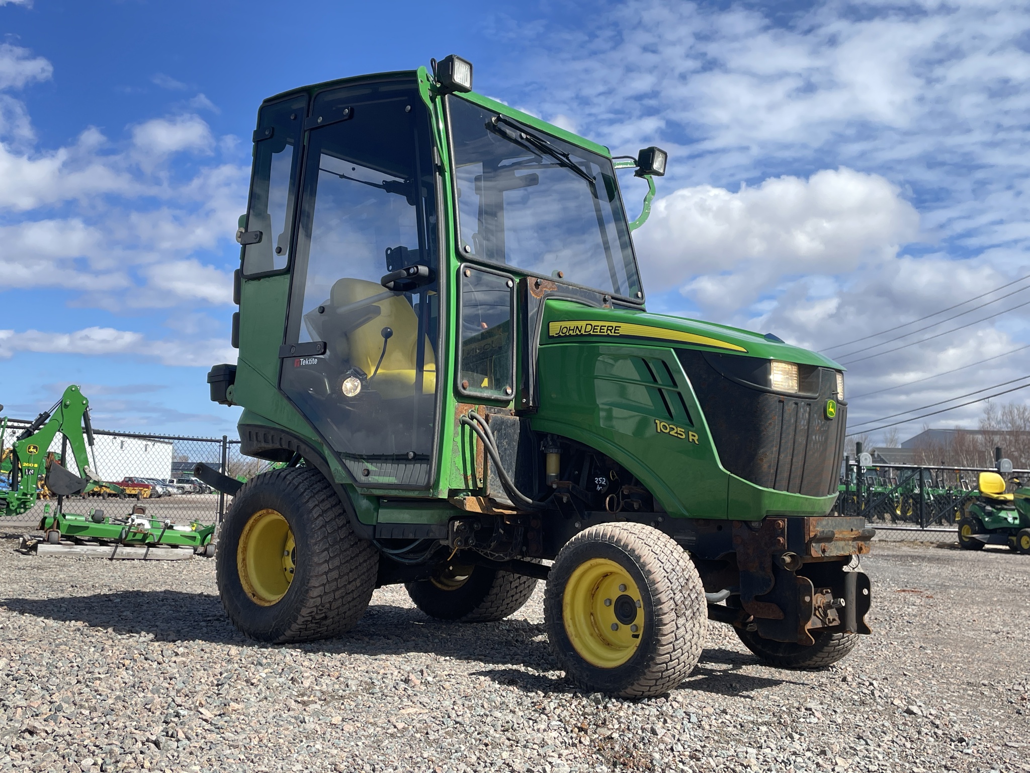 2015 John Deere 1025R Image 7