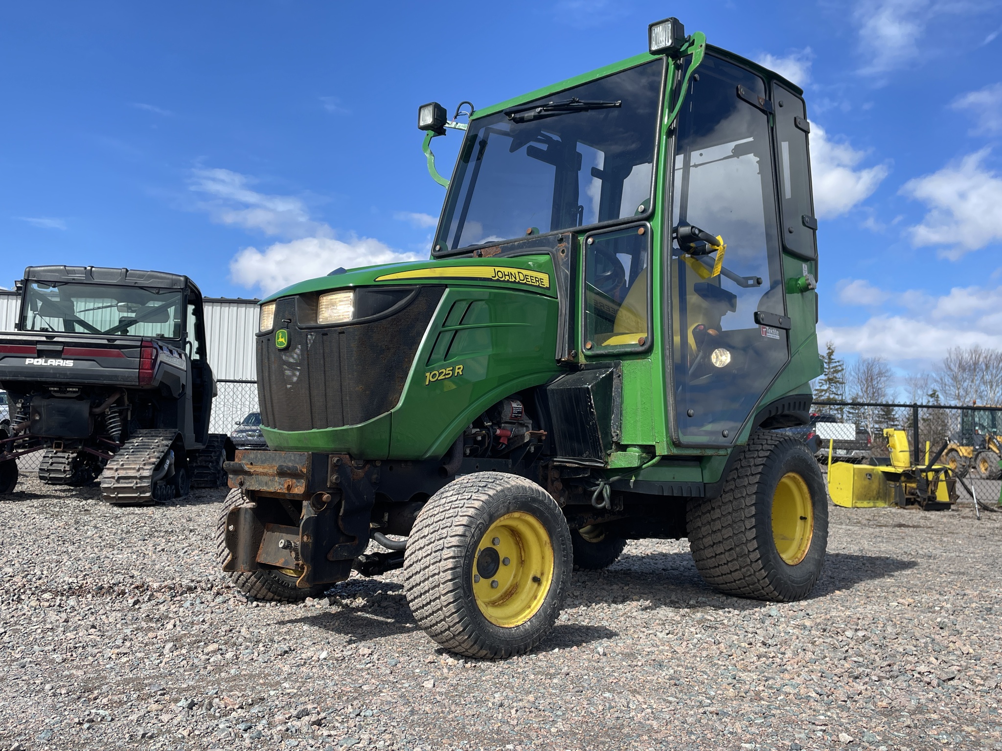 2015 John Deere 1025R Image 1