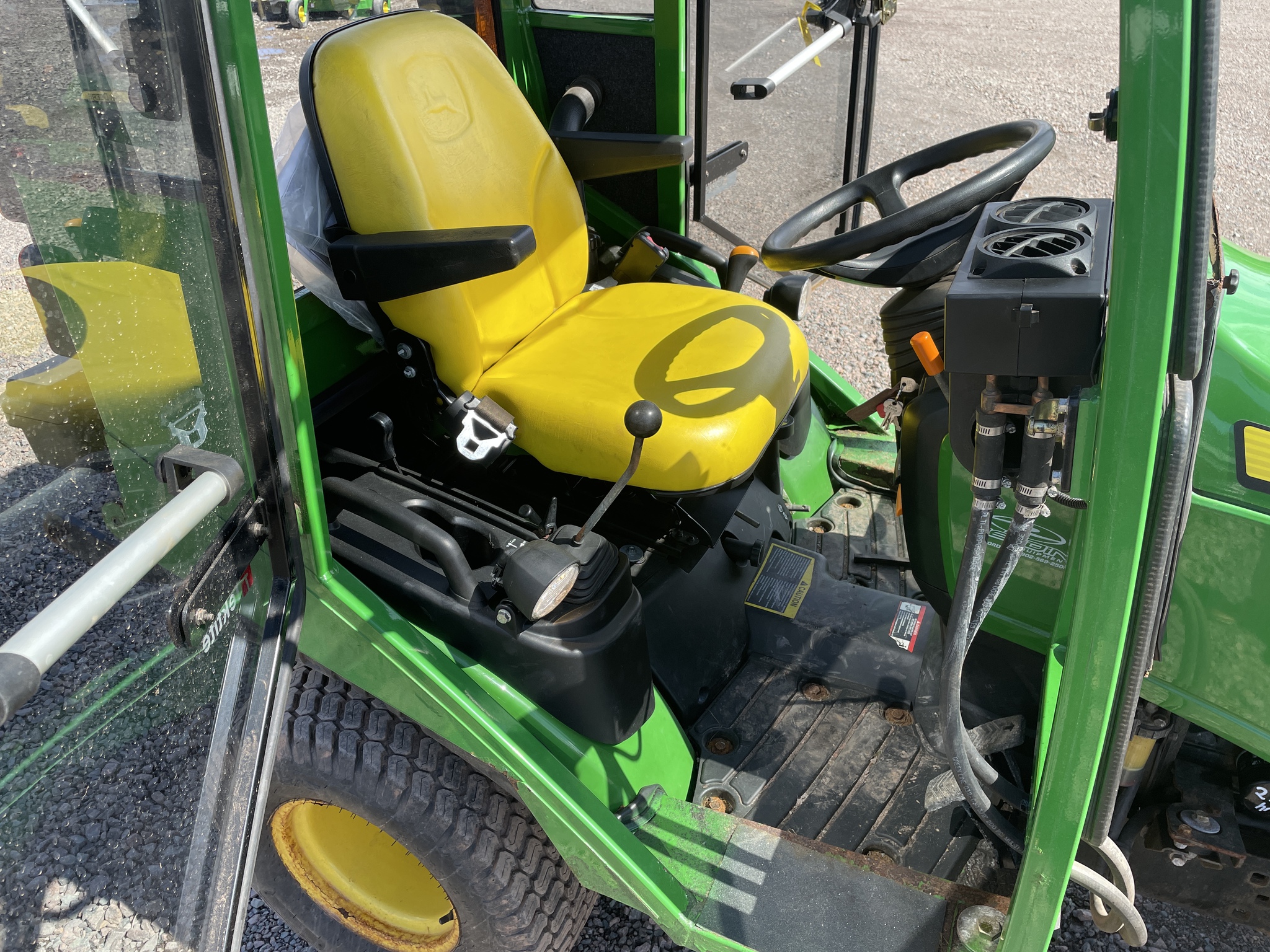 2015 John Deere 1025R Image 12