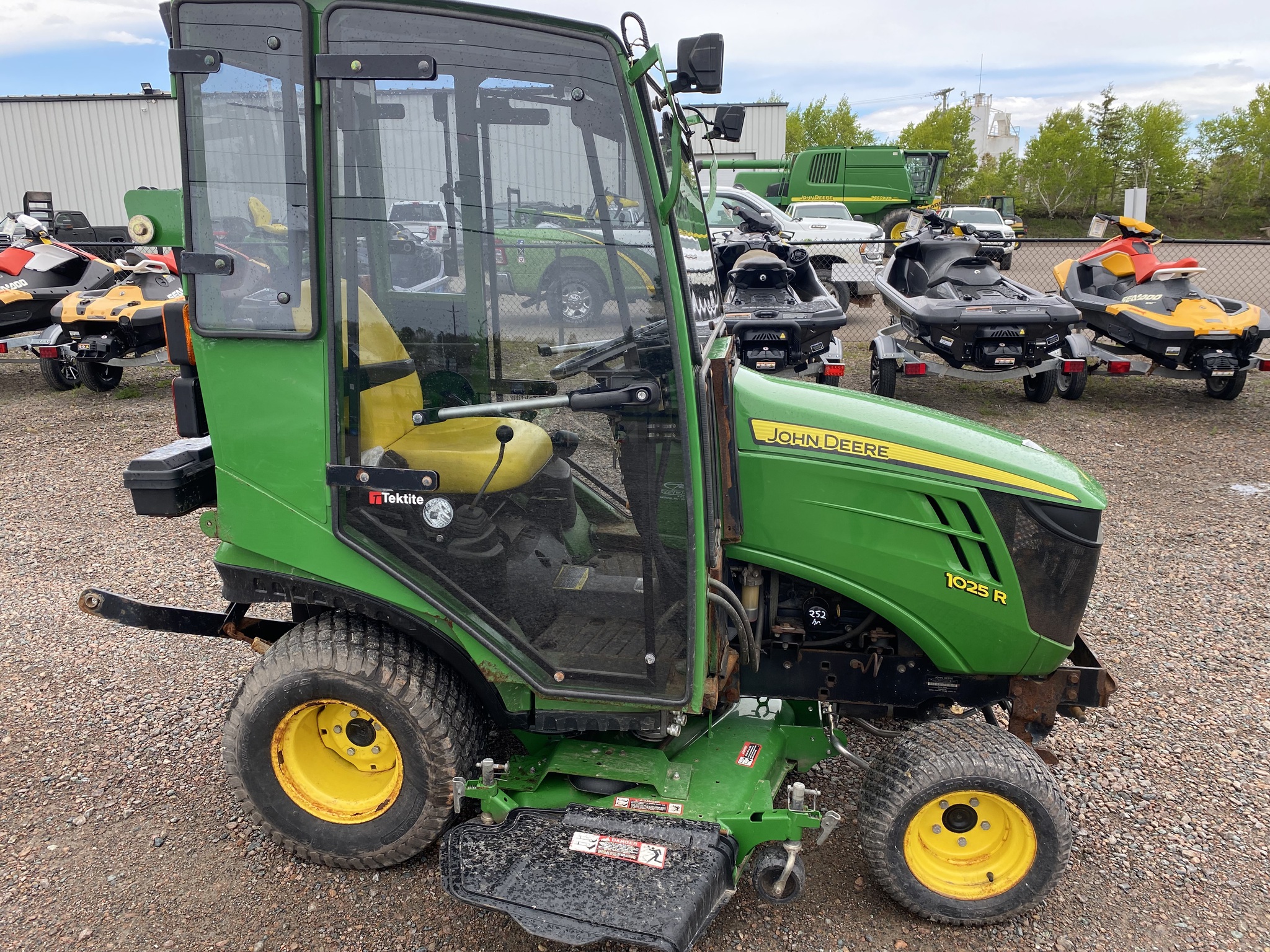 2015 John Deere 1025R Image 4