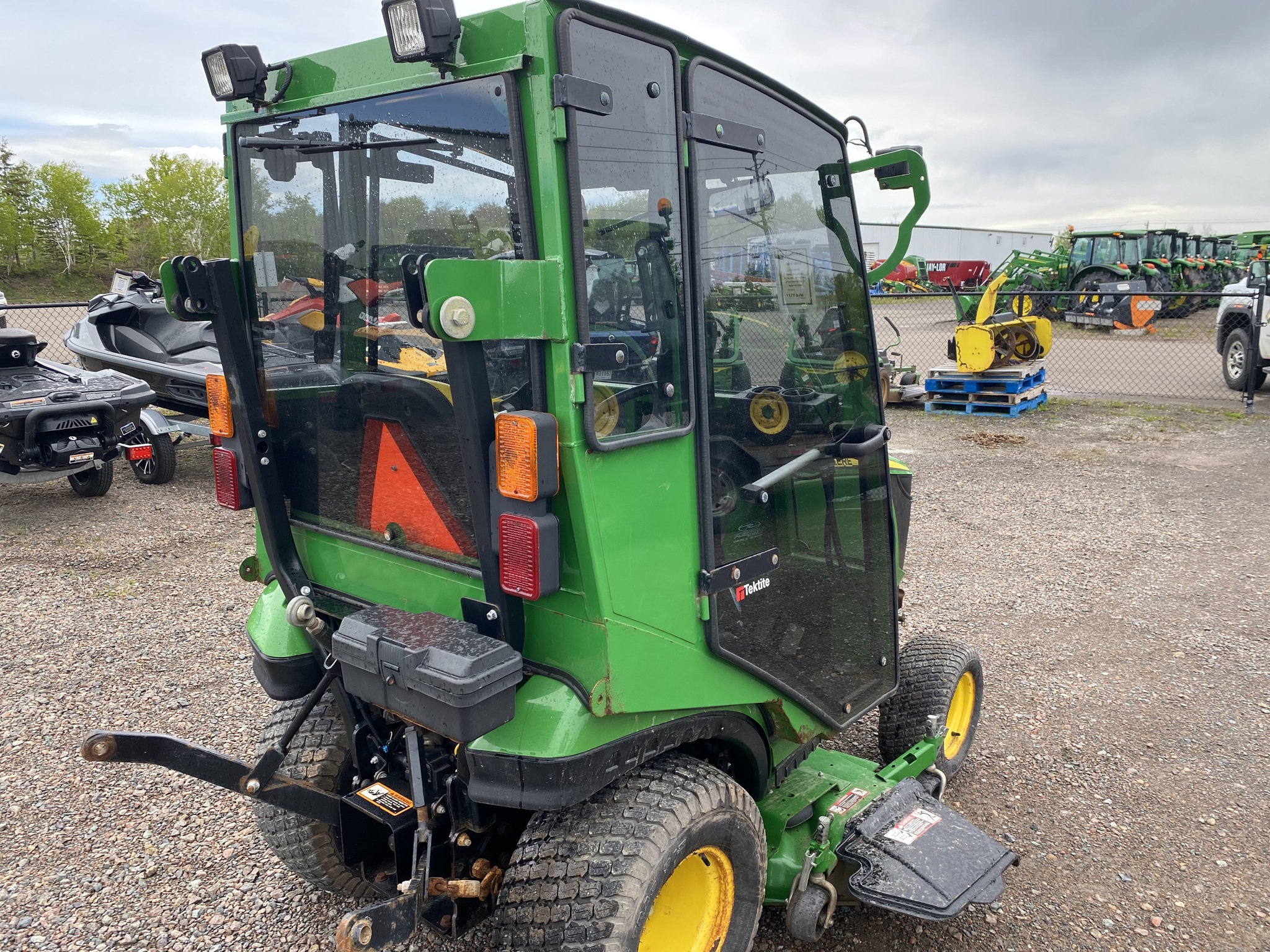 2015 John Deere 1025R Image 2