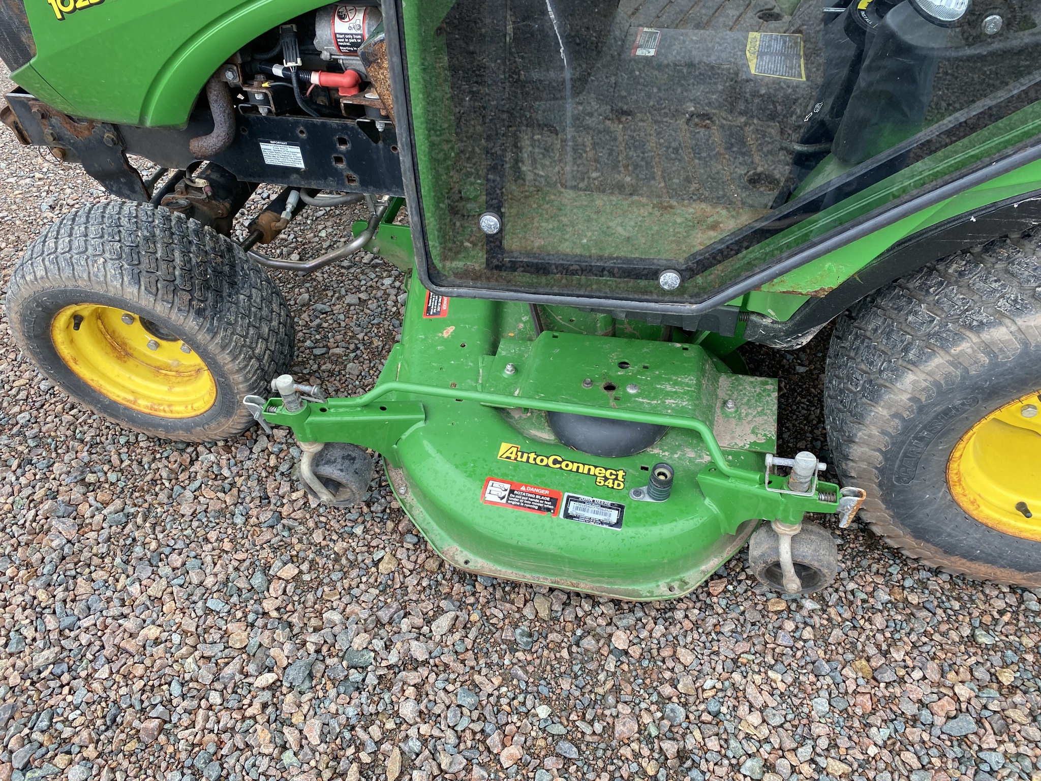 2015 John Deere 1025R Image 17