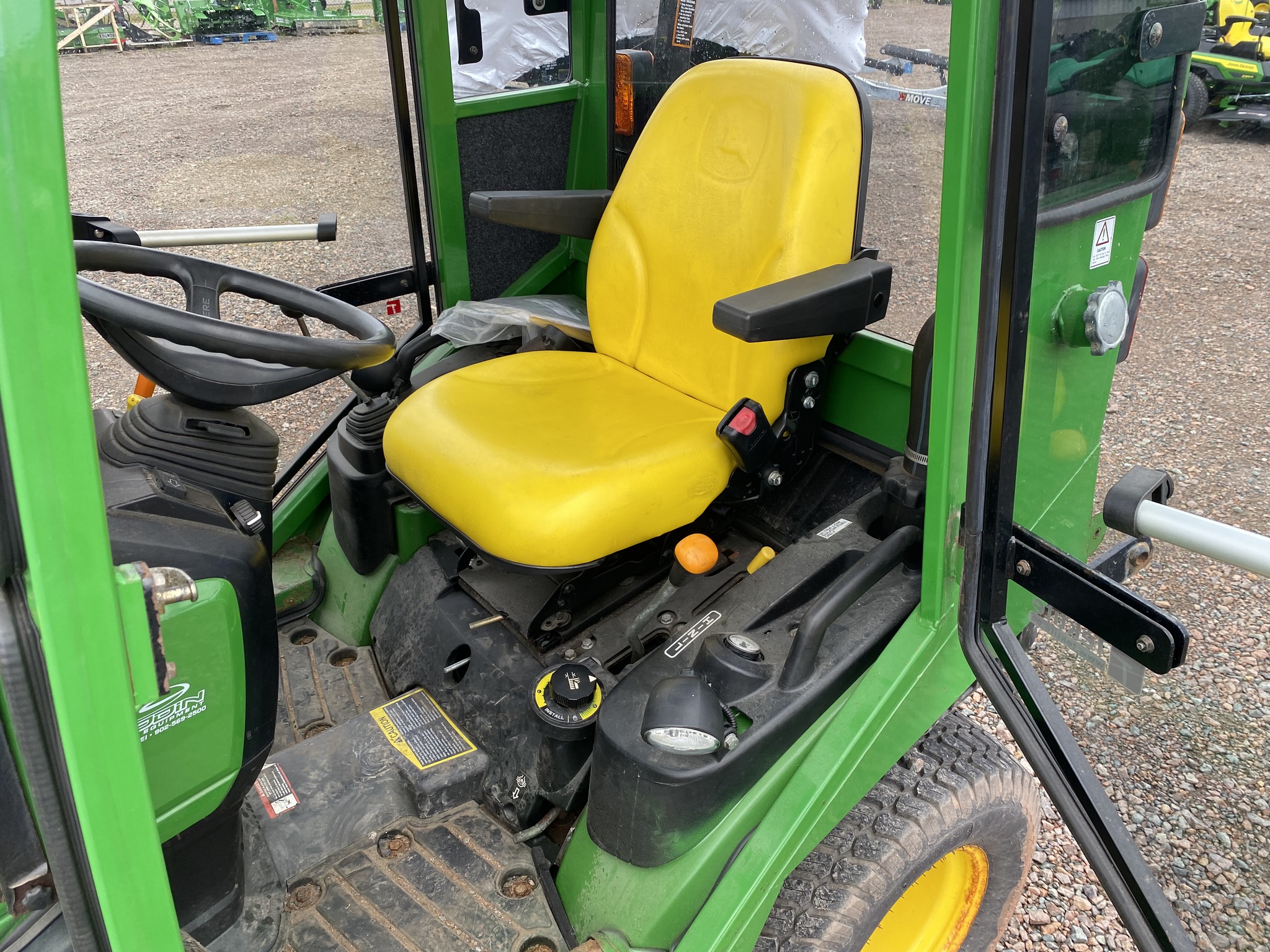 2015 John Deere 1025R Image 15
