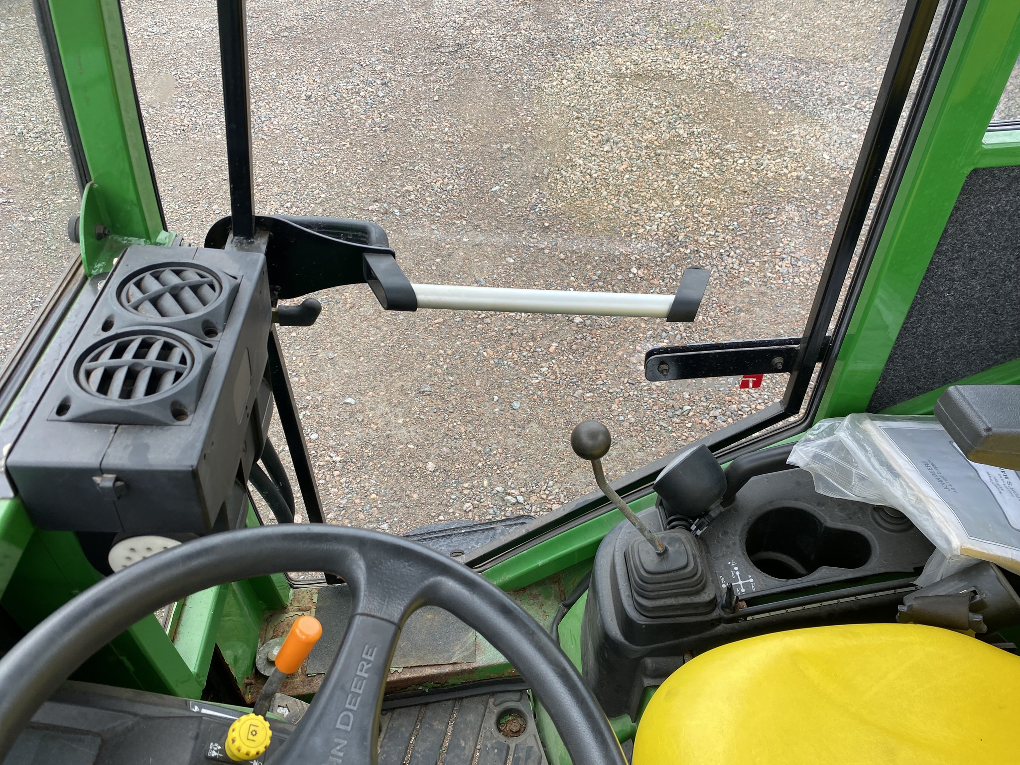 2015 John Deere 1025R Image 12