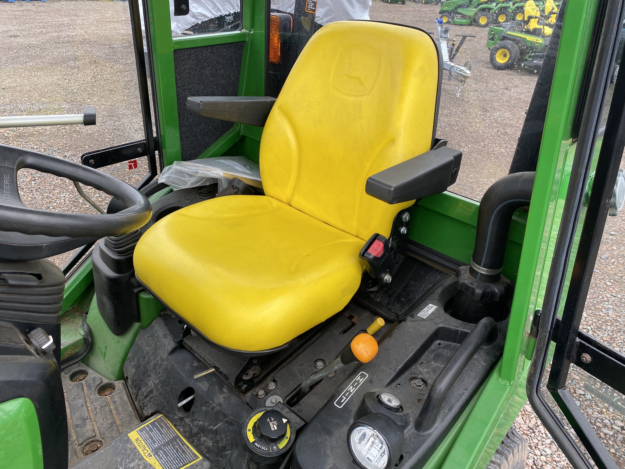 2015 John Deere 1025R Image 11