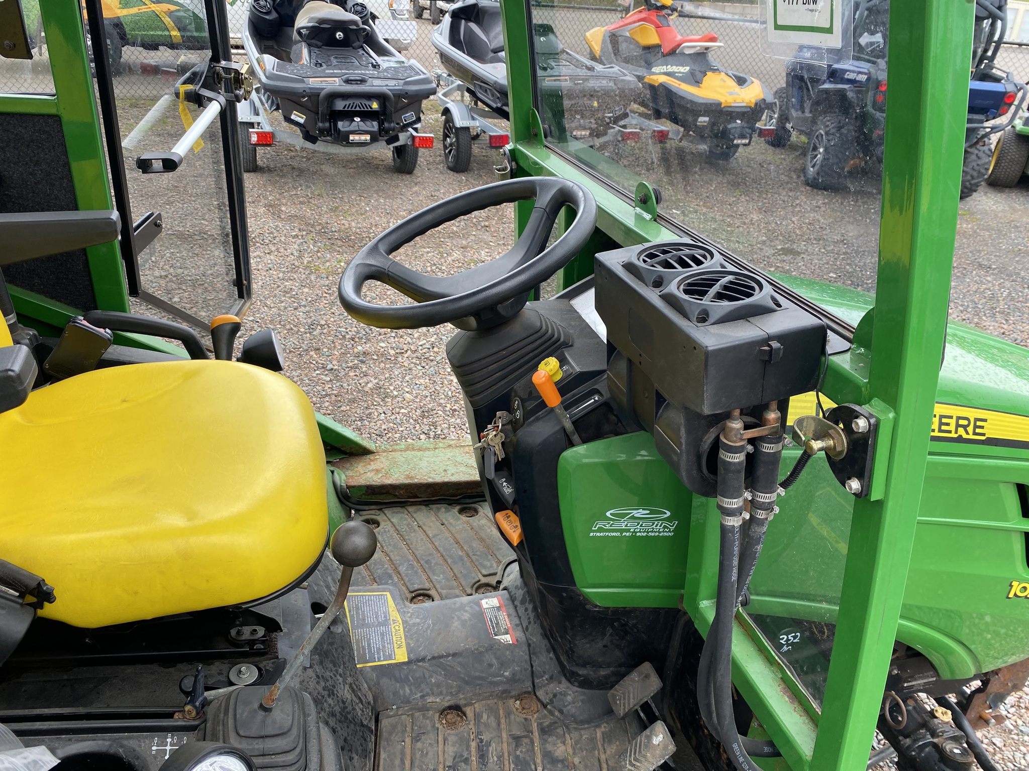 2015 John Deere 1025R Image 10