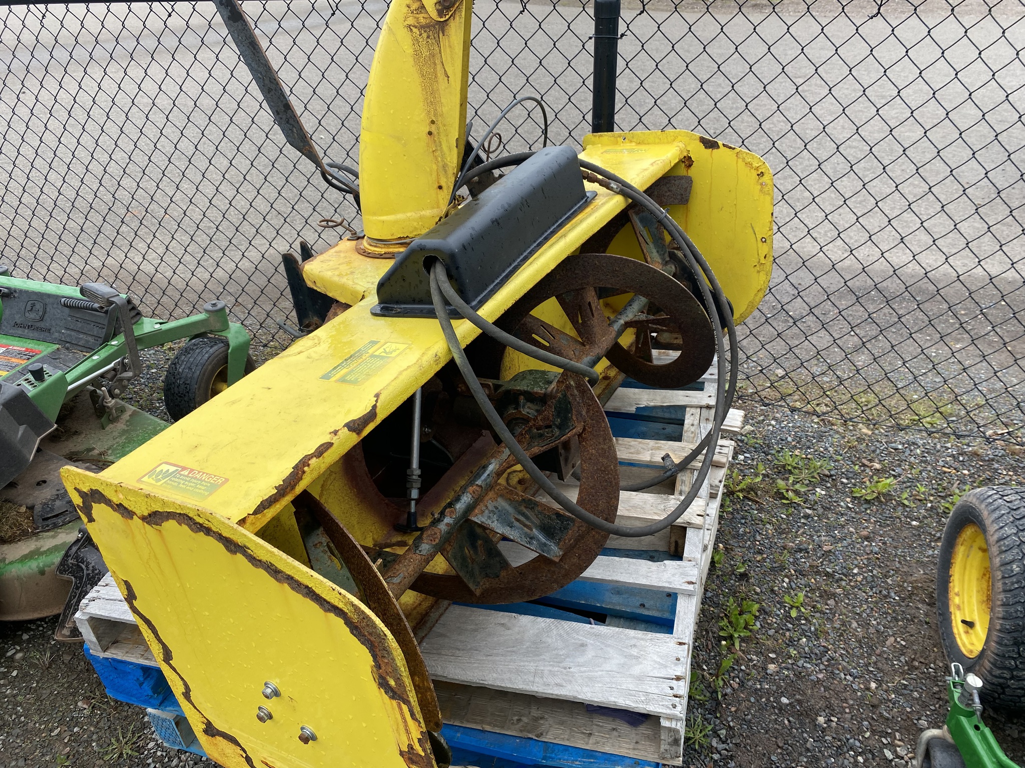 2015 John Deere 1025R Image 8