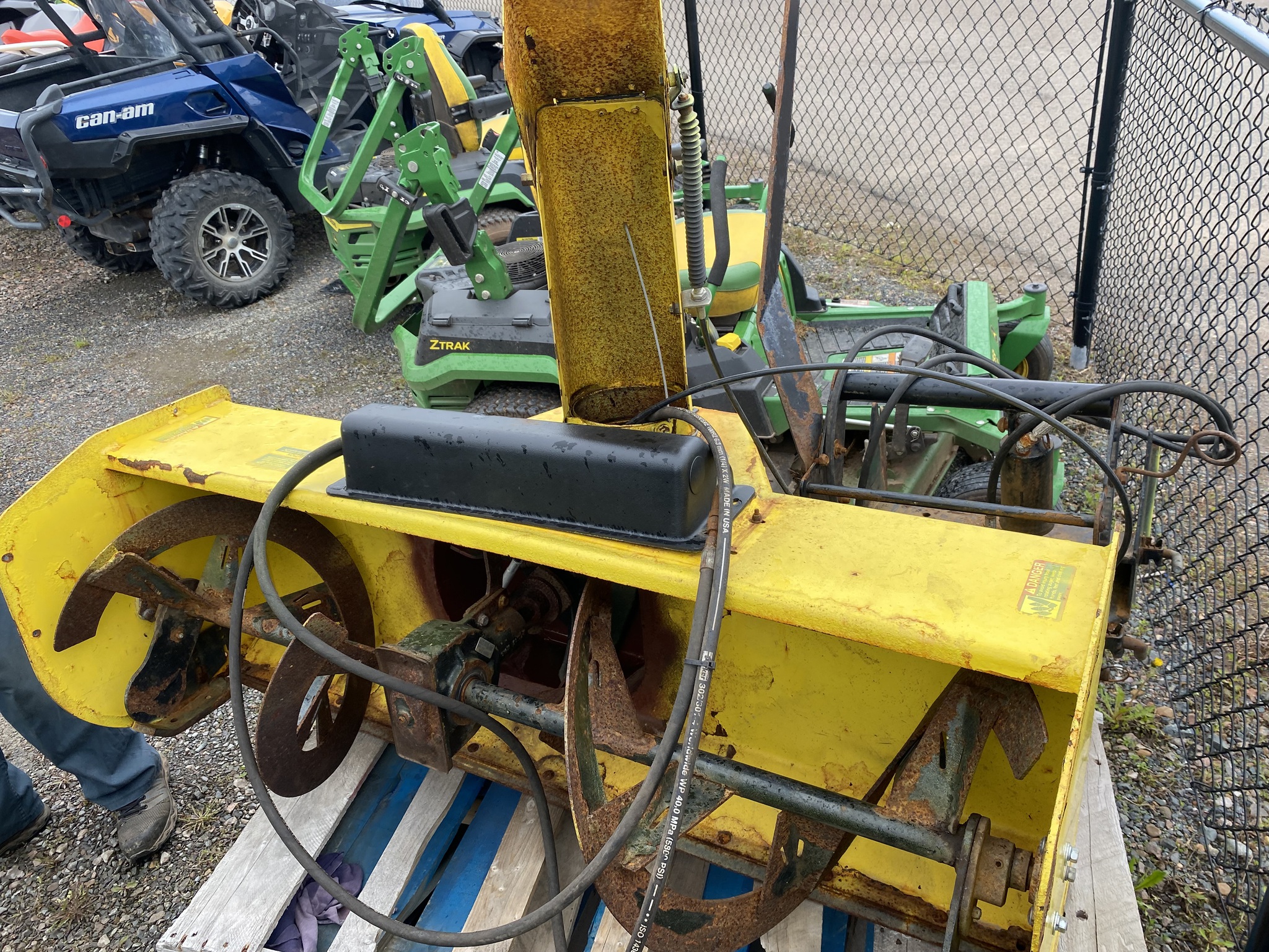 2015 John Deere 1025R Image 6