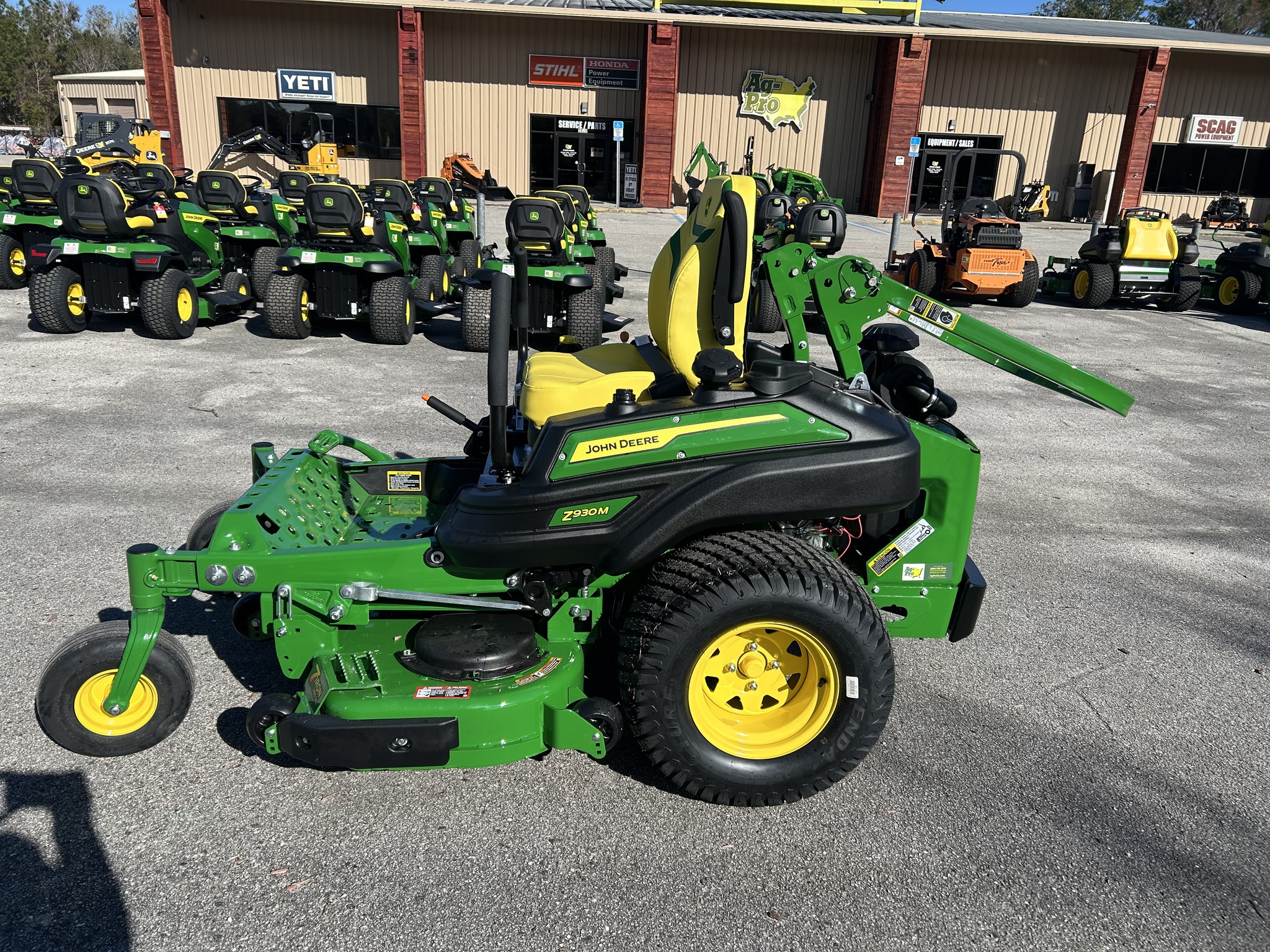 2025 John Deere Z930M Image 4