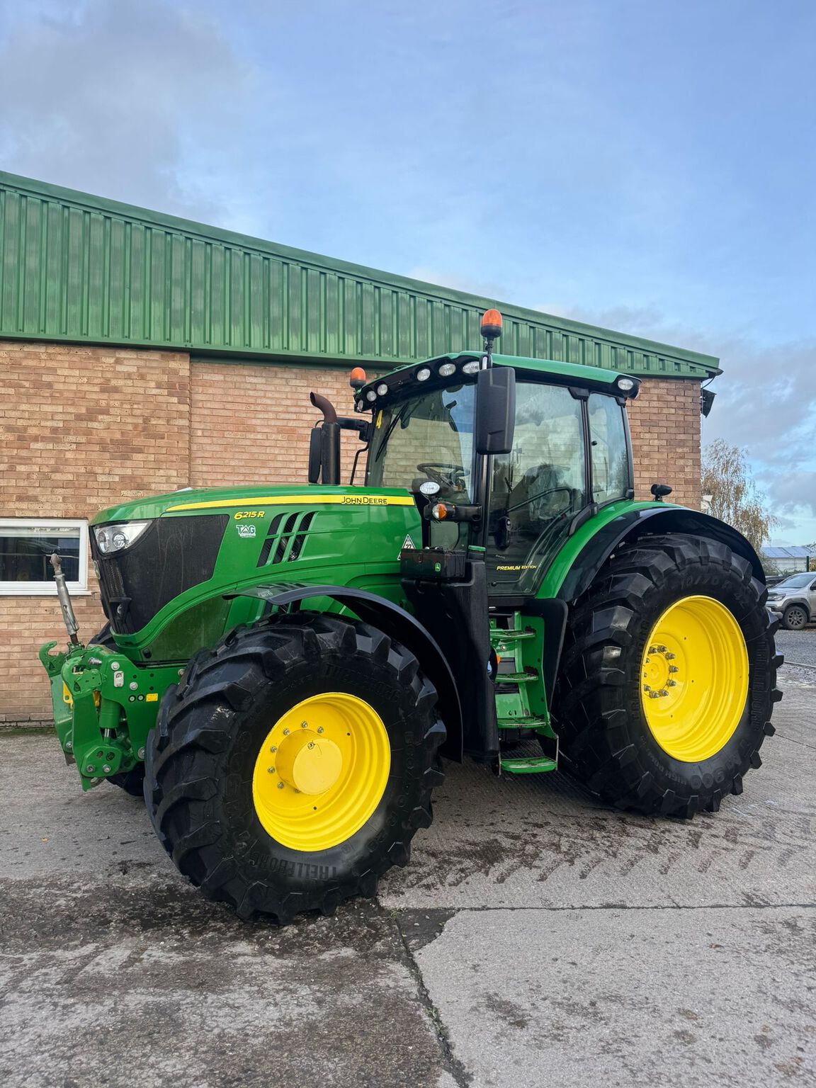 2020 John Deere 6215R