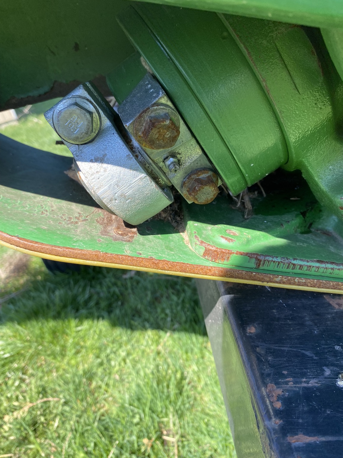 2010 John Deere 630F Image 9