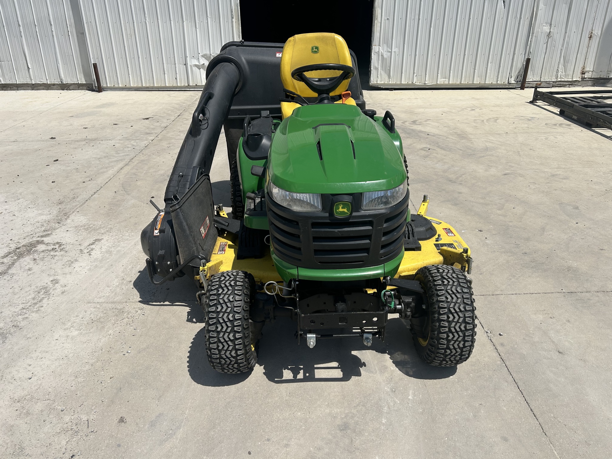 2019 John Deere X739 Image 9