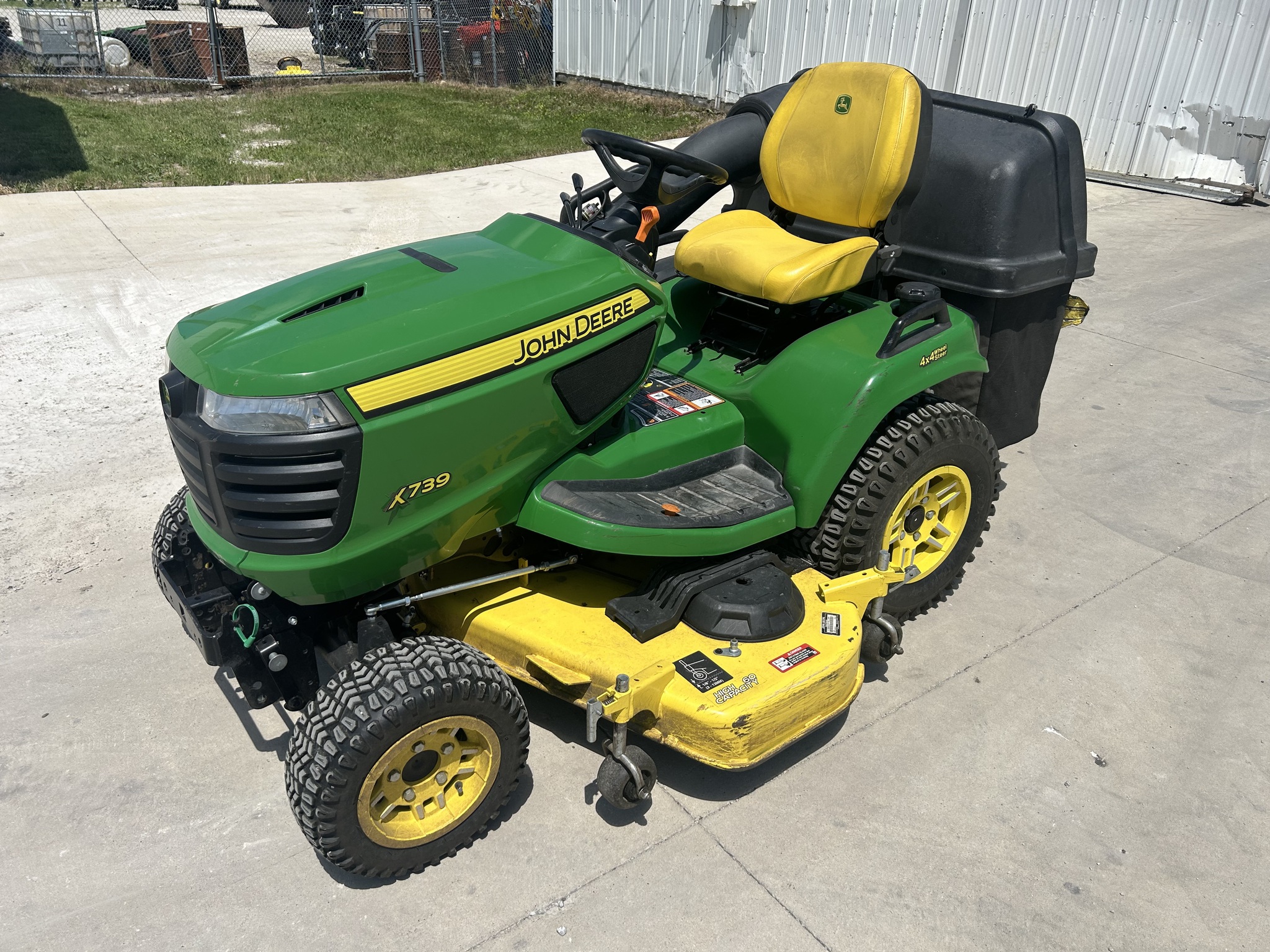 2019 John Deere X739 Image 1