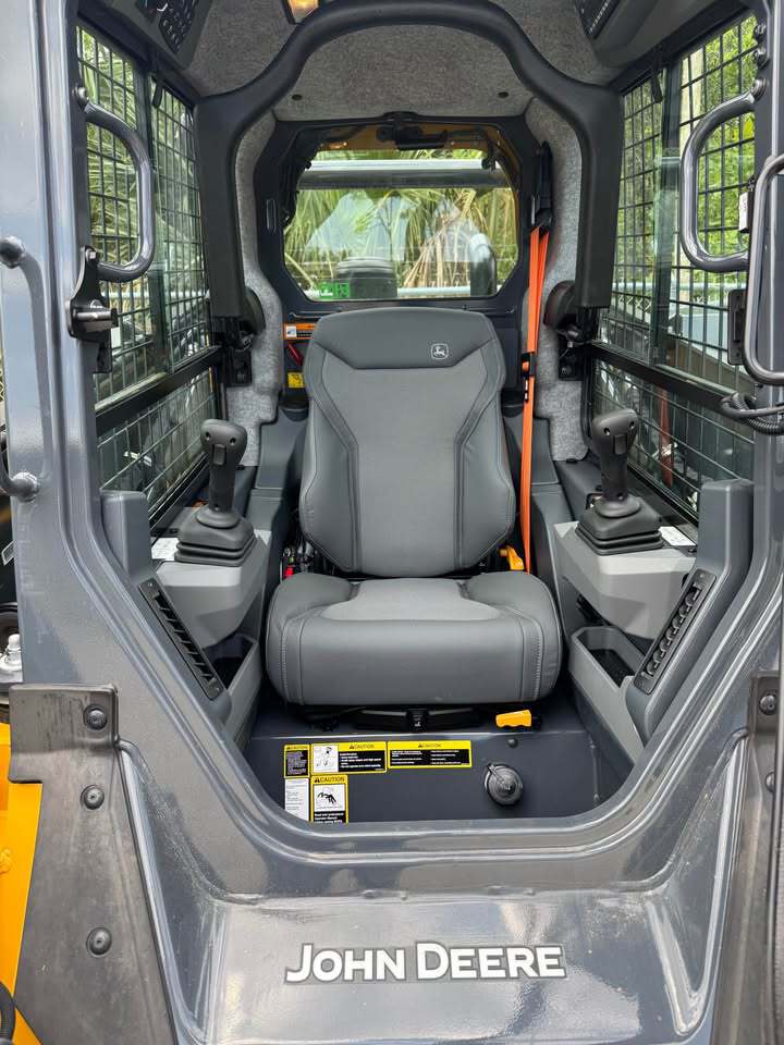 2025 John Deere 333 P Image 6