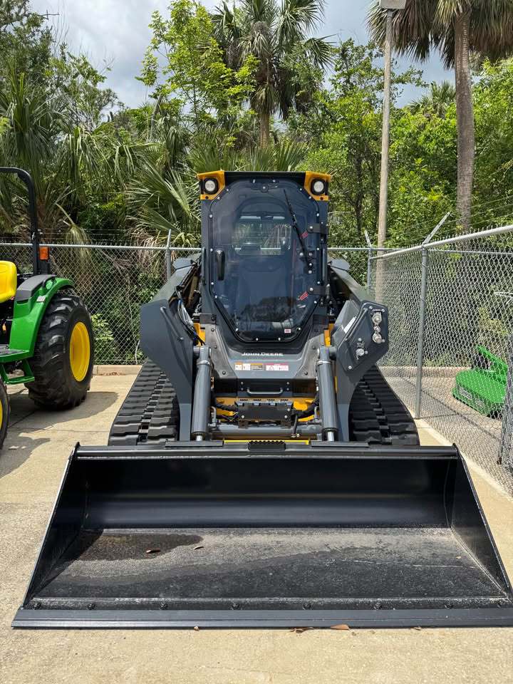 2025 John Deere 333 P Image 3