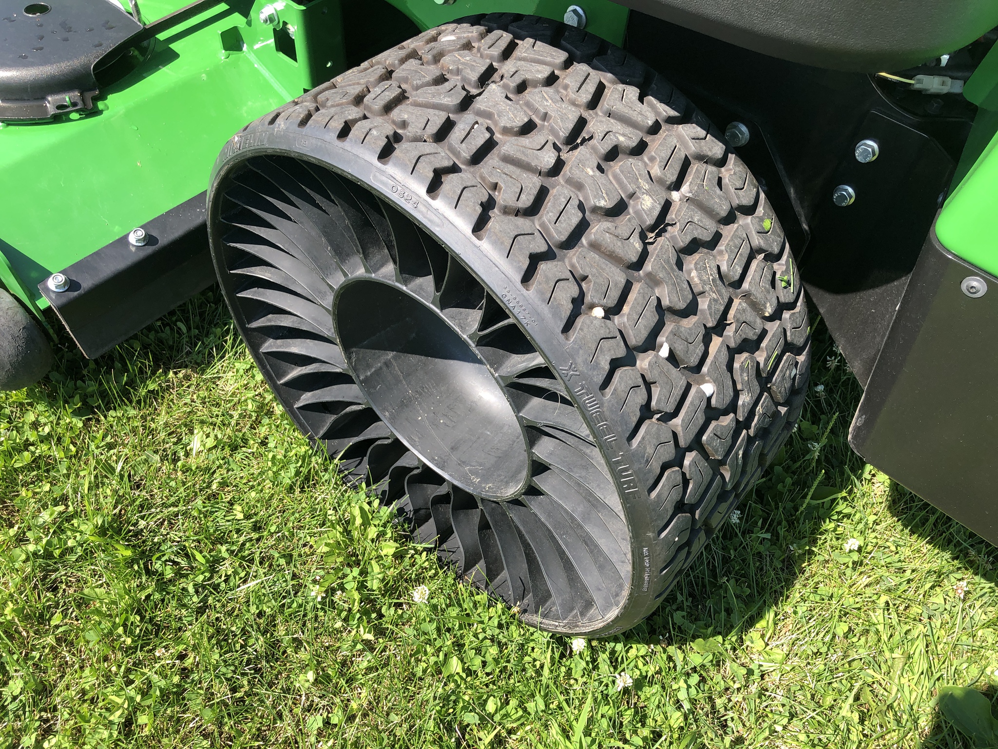 2024 John Deere Z994R Image 19