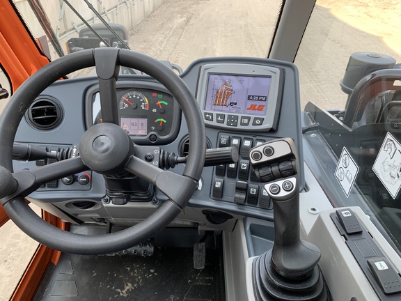 2023 JLG AG832