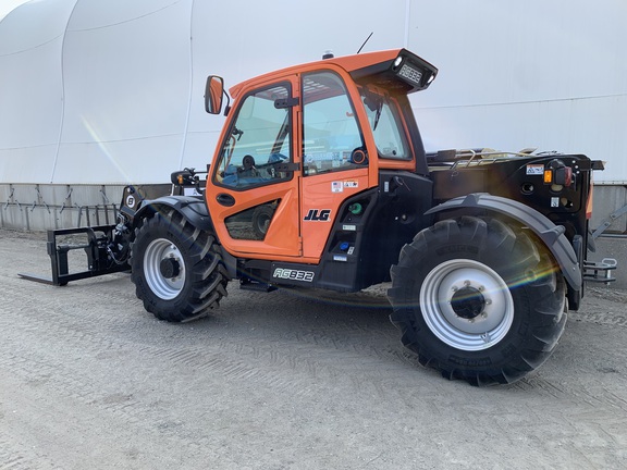 2023 JLG AG832