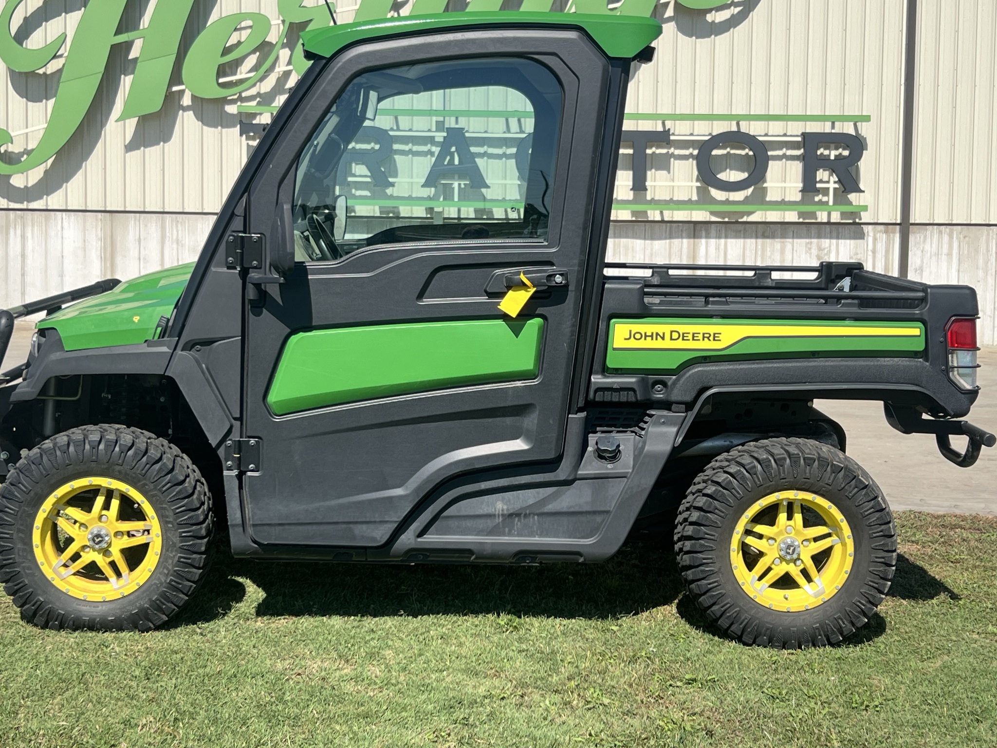  2023 John Deere XUV 835R at Heritage Tractor in Rogersville, MO