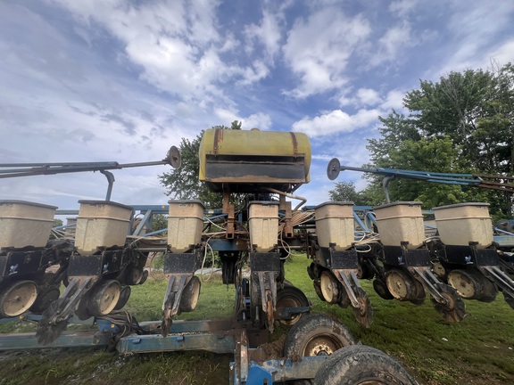 Photo of 1996 Kinze 2600