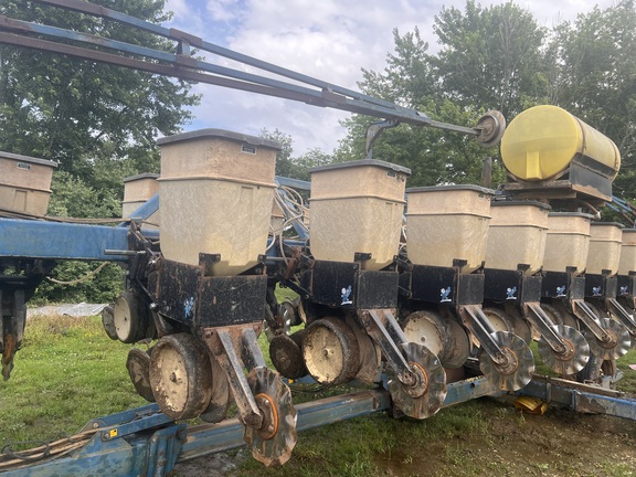 Photo of 1996 Kinze 2600