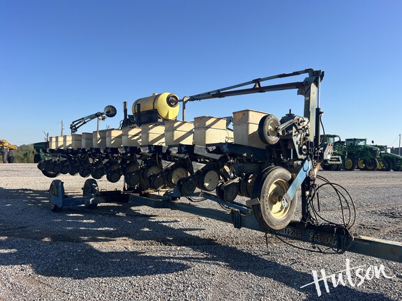 Photo of 1996 Kinze 2600