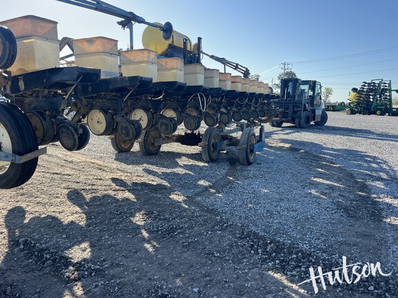 Photo of 1996 Kinze 2600