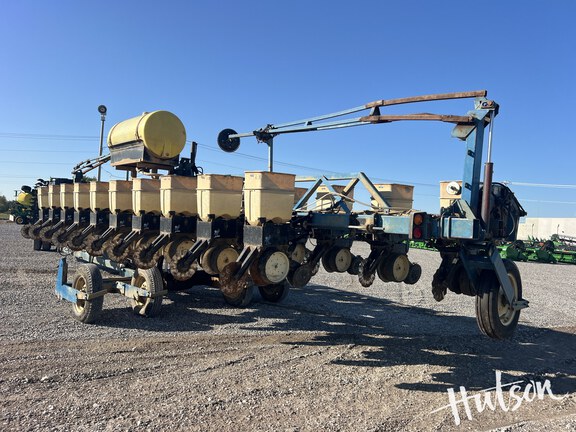 Photo of 1996 Kinze 2600