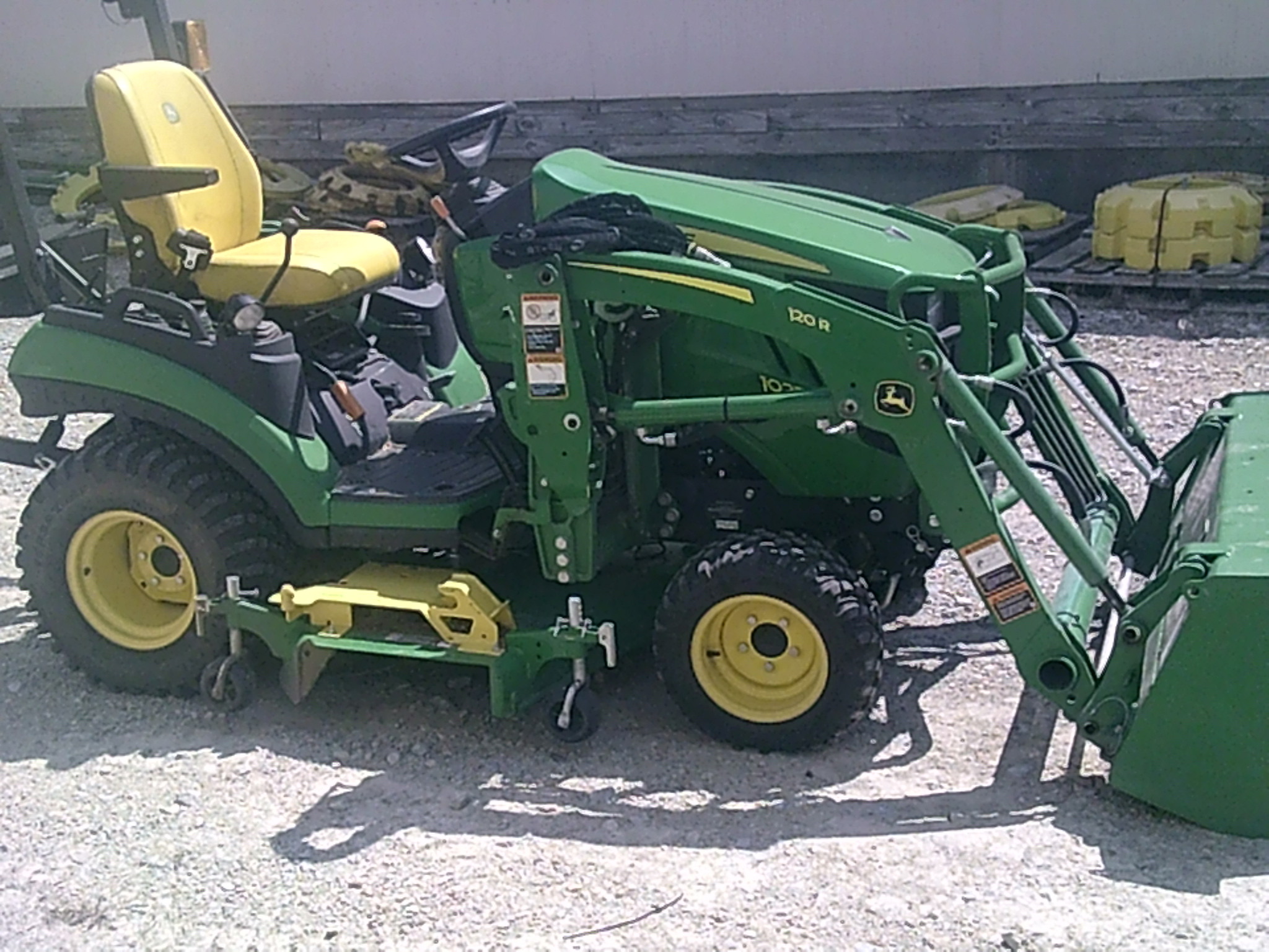 2023 John Deere 1025R Image 2