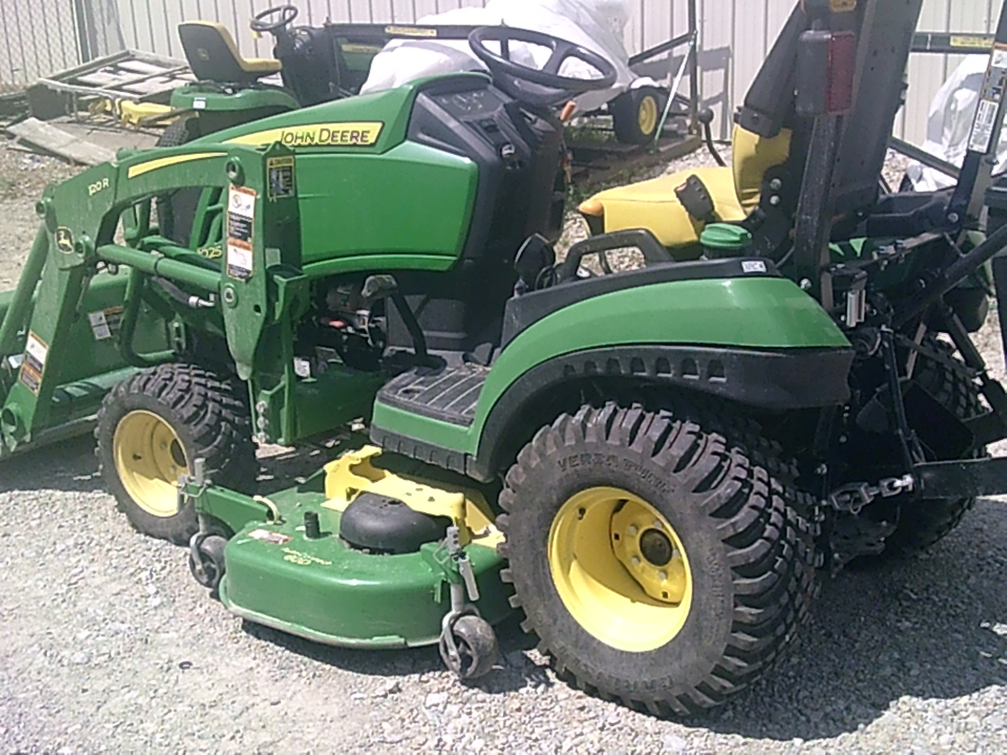 2023 John Deere 1025R Image 5