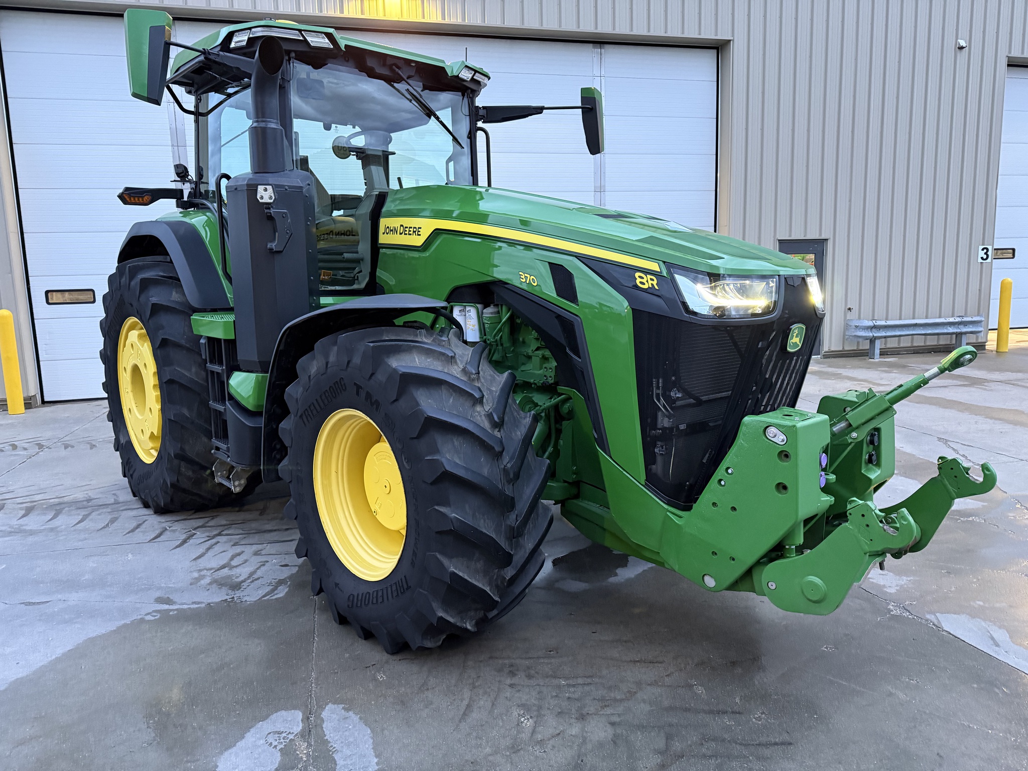 2023 John Deere 8R 370 Image 1