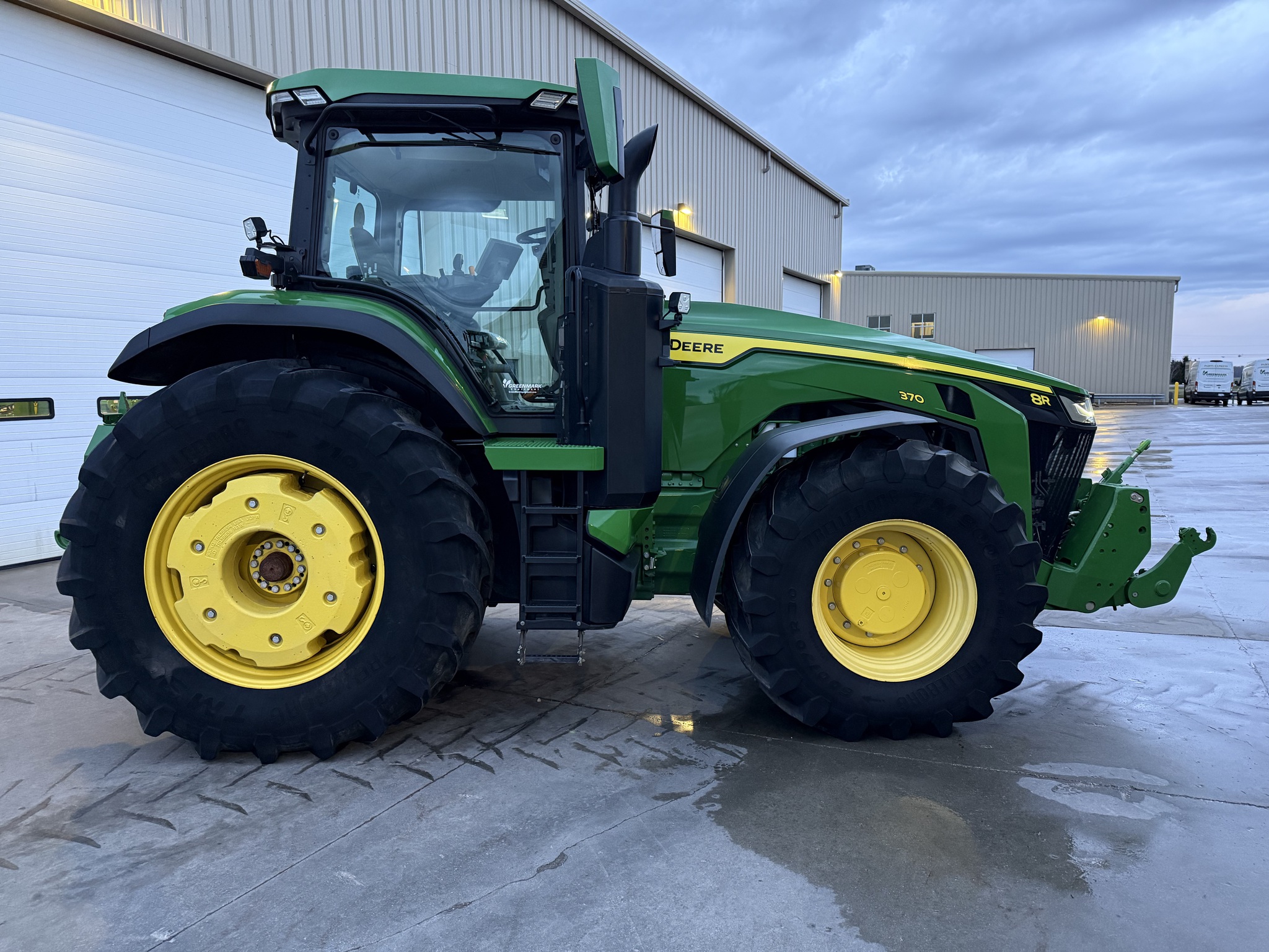 2023 John Deere 8R 370 Image 2