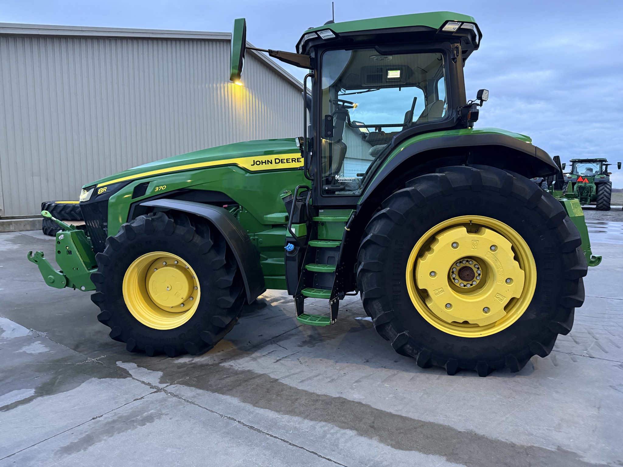 2023 John Deere 8R 370 Image 6