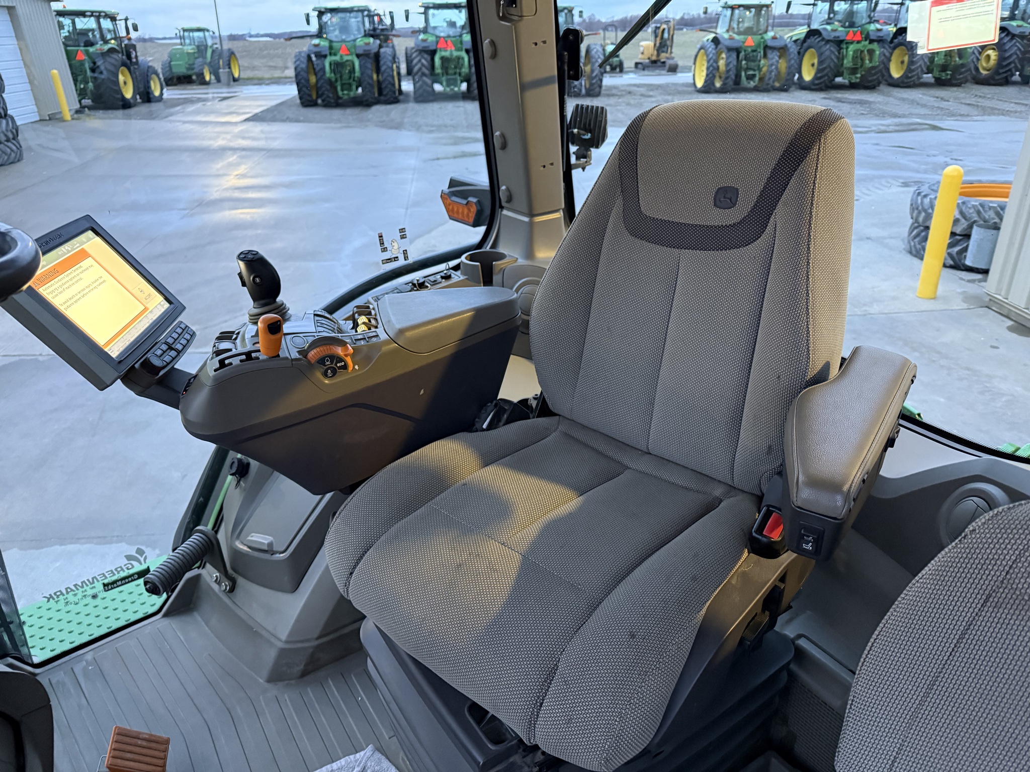 2023 John Deere 8R 370 Image 9