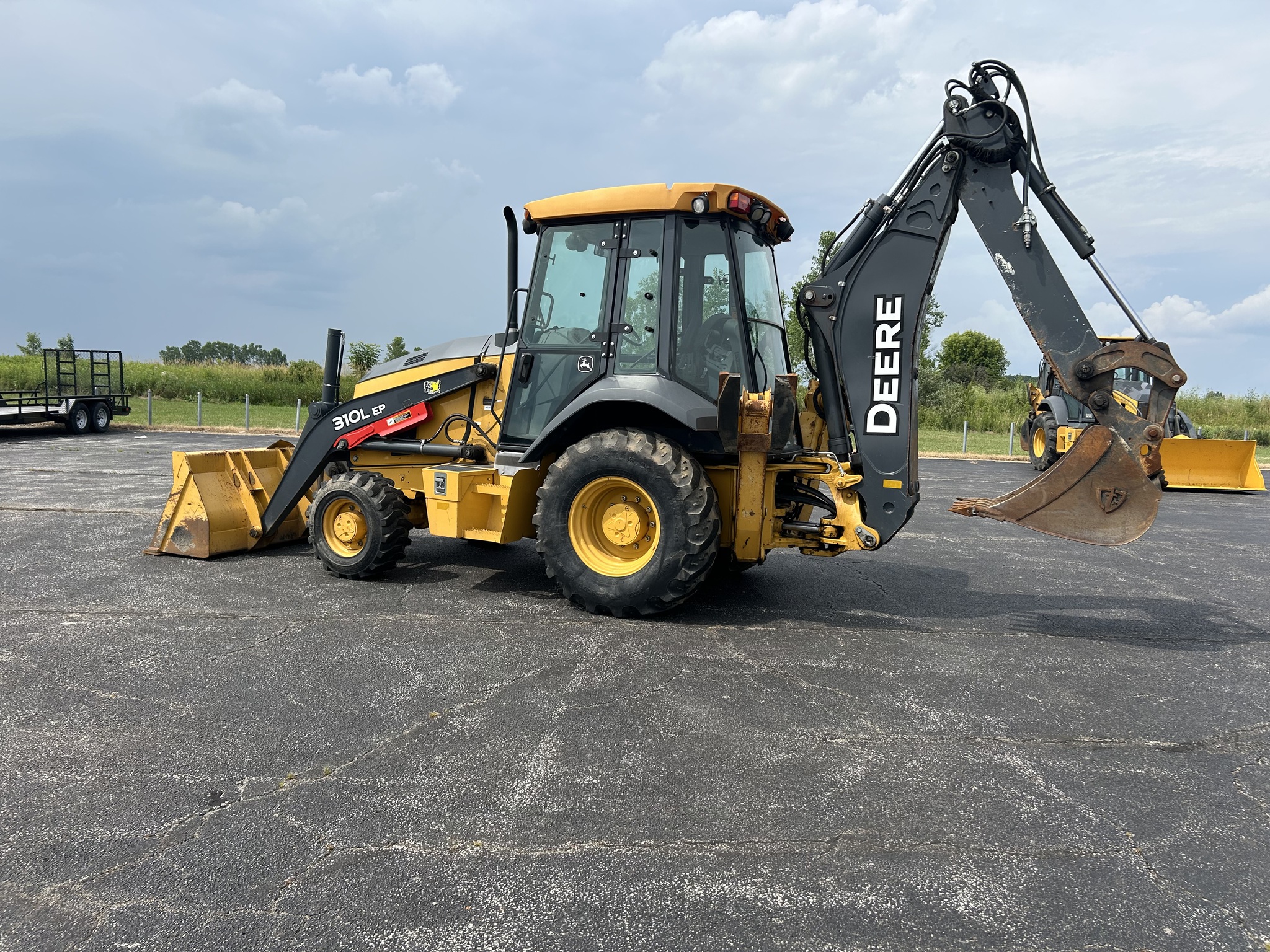 2019 John Deere 310L EP Image 2