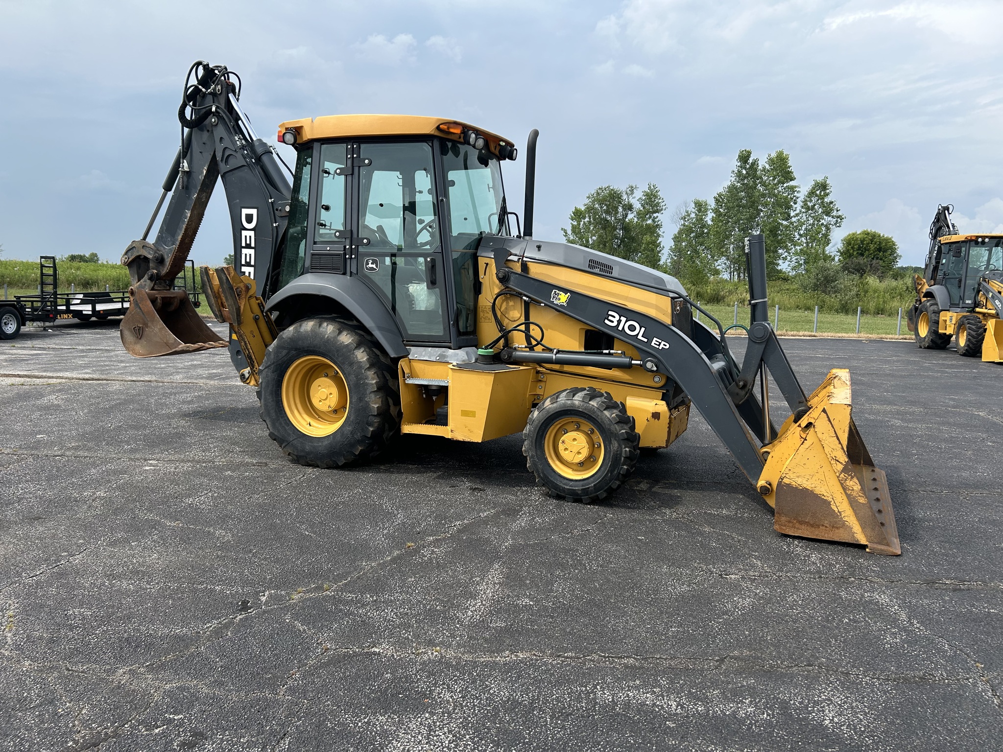 2019 John Deere 310L EP Image 4