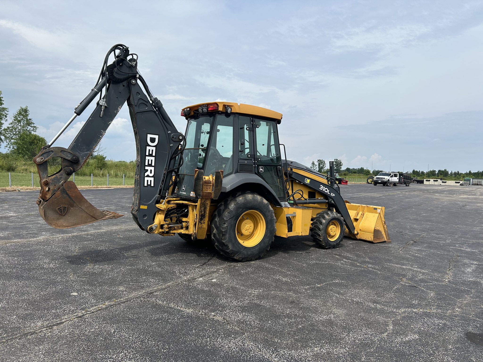 2019 John Deere 310L EP Image 3