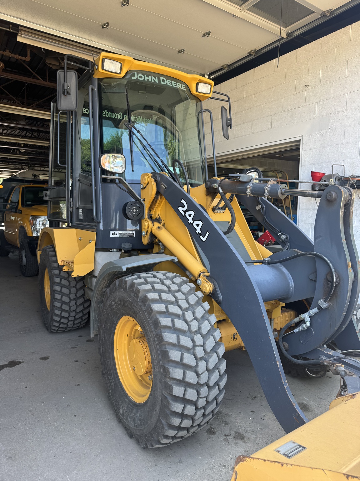 2012 John Deere 244J Image 1