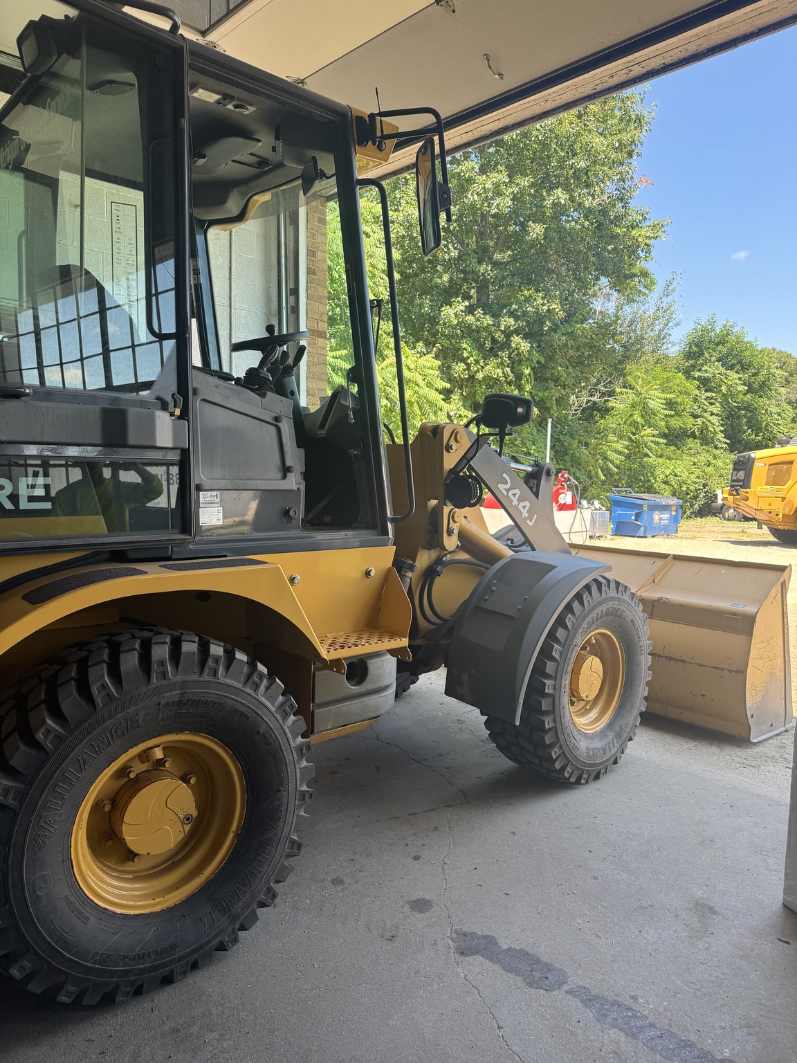 2012 John Deere 244J Image 4